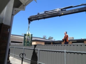 Using-a-crane-and-trolley-to-shifts-safes